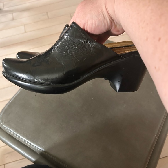 COPY - Naot shiny black leather heeled mules. EUC. Size 38 - Picture 6 of 7